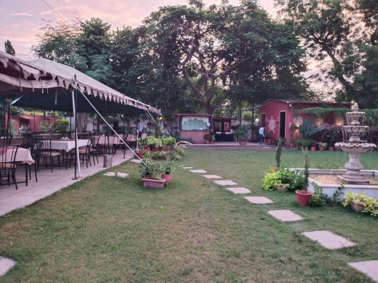 Pure Veg Garden Restaurant Udaipur